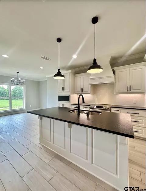 Kitchen - 349 Brooks Dr, Gladewater, TX 75647 photo 2 of 5
