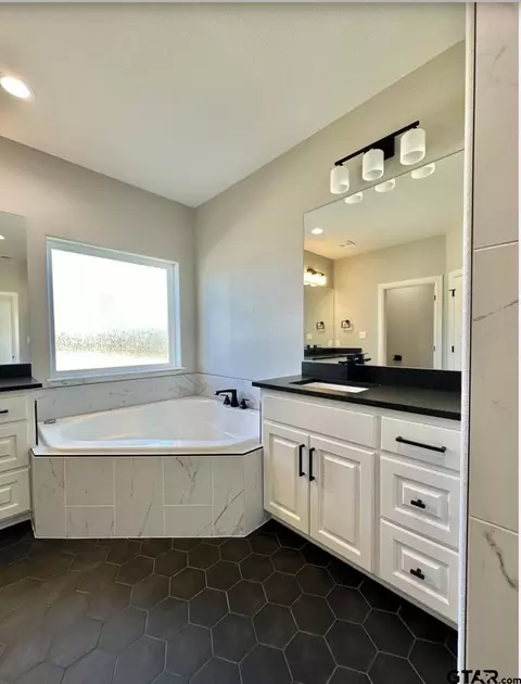 Bath - 349 Brooks Dr, Gladewater, TX 75647 photo 3 of 7
