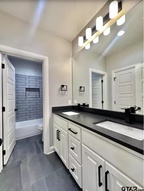 Bath - 349 Brooks Dr, Gladewater, TX 75647 photo 5 of 7