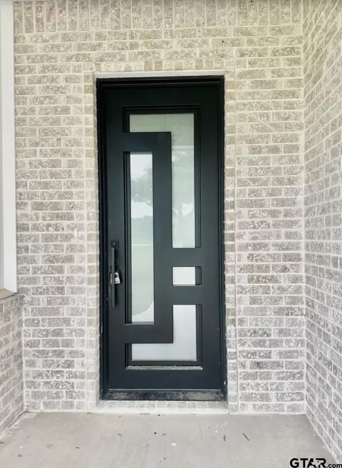 Entry Way - 349 Brooks Dr, Gladewater, TX 75647 photo 1 of 7