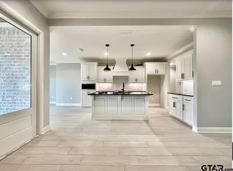 Entry Way - 349 Brooks Dr, Gladewater, TX 75647 photo 3 of 7