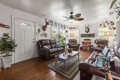 815 E Mcdonald, Mineola, TX 75773