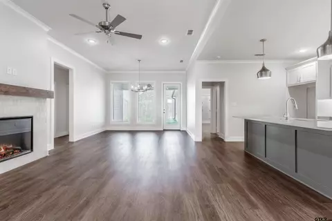 7013 Hillside, Tyler, TX 75707
