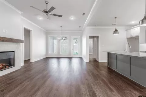 7013 Hillside, Tyler, TX 75707