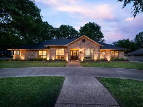 5800 Plantation Dr, Tyler, TX 75703