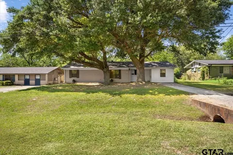 2338 Jacksonville Dr, Henderson, TX 75654