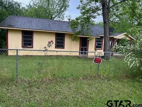 302 Hollis St, Troup, TX 75789