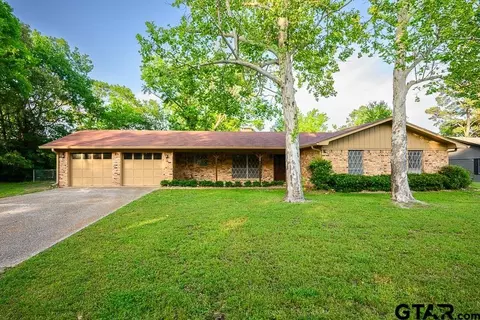 1520 Pearl St, Lindale, TX 75771
