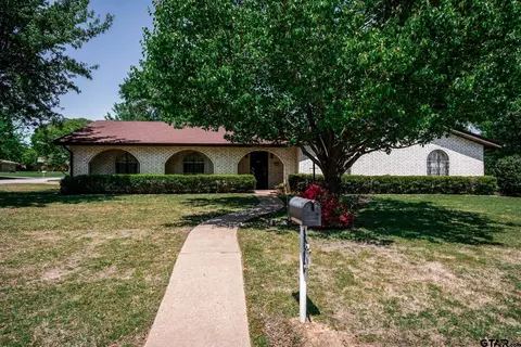 107 E Tulip, White Oak, TX 75693