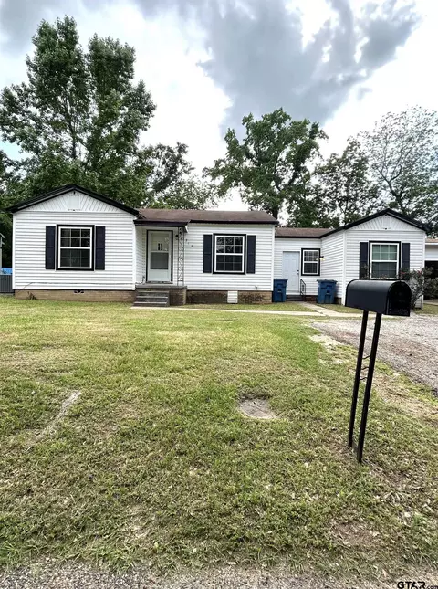 313 Kilgore Dr, Henderson, TX 75652