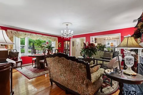 910 E Barbara, Tyler, TX 75701 photo 4