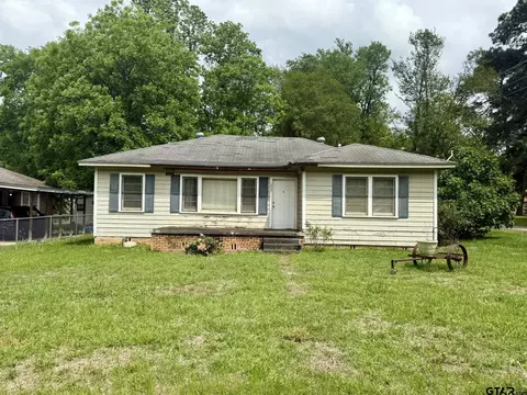 233 S Chalk St, Joaquin, TX 75954
