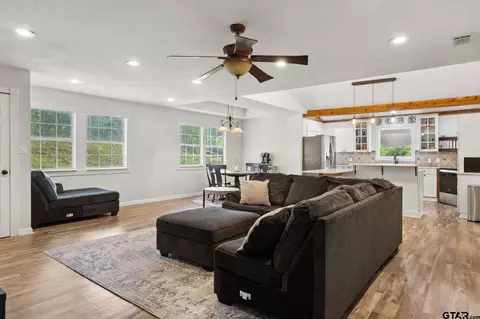 118 Lynn Creek Dr, Mabank, TX 75156