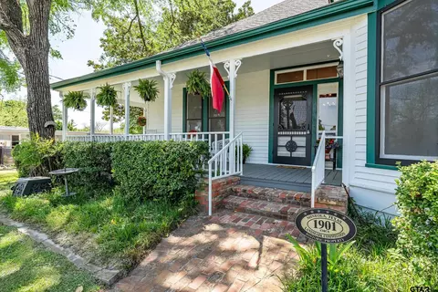 701 N Johnson, Mineola, TX 75773