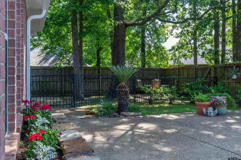 1014 Lovers Ln, Longview, TX 75604 photo 45