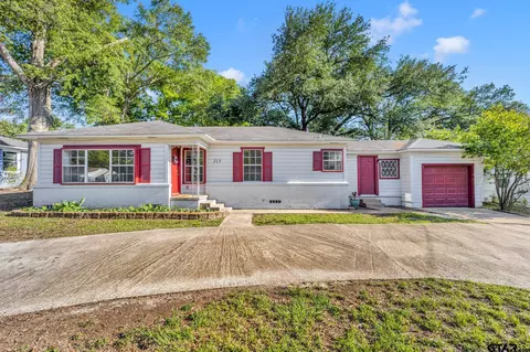 315 E Hubbard St, Lindale, TX 75771