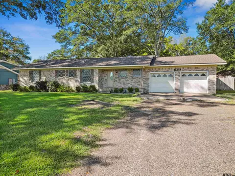 1423 S Main St, Lindale, TX 75771