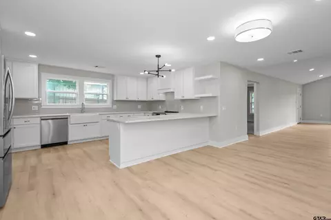 601 N 4th St, Crockett, TX 75835