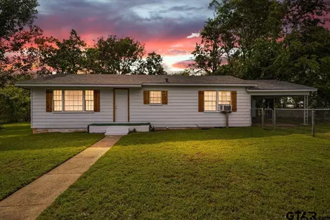 116 S Barron St, Arp, TX 75750