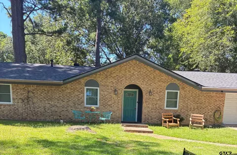 4054 Lakeshore Dr, Lone Star, TX 75668