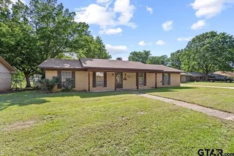 930 SE 28th St, Paris, TX 75460