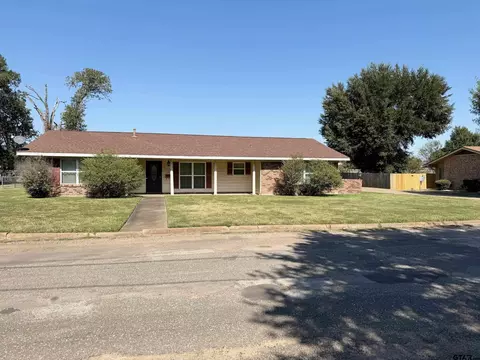 121 Briar Ln, Crockett, TX 75835