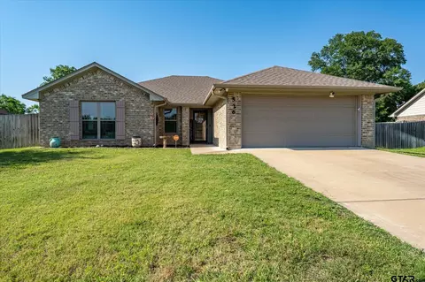 526 W Kingsway Dr, Overton, TX 75684