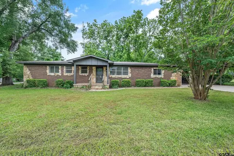 400 Wendy St, Lindale, TX 75771
