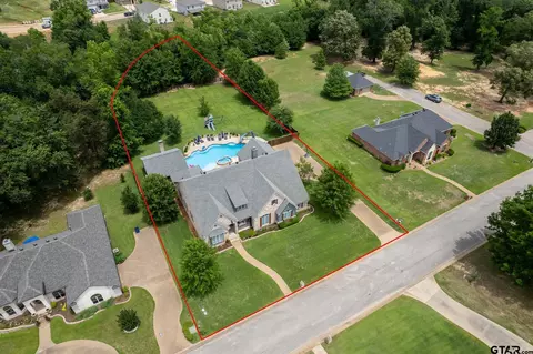 523 Southcreek Dr, Chandler, TX 75758