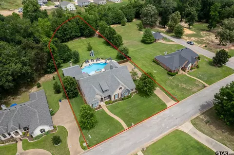 523 Southcreek Dr, Chandler, TX 75758