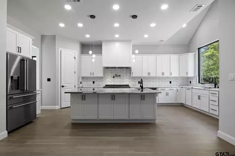1013 Silver Lake Cir, Mount Pleasant, TX 75455