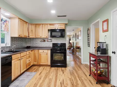 Kitchen - 1508 Alpine Rd, Longview, TX 75601 photo 4 of 4
