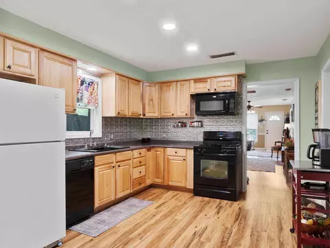 Kitchen - 1508 Alpine Rd, Longview, TX 75601 photo 3 of 4