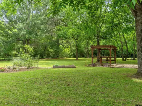 Exterior - 1508 Alpine Rd, Longview, TX 75601 photo 6 of 9