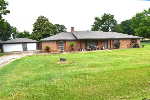 607 Brookhollow, Palestine, TX 75801