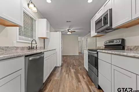 Kitchen - 11562 19th Ave, Tyler, TX 75709 photo 2 of 3