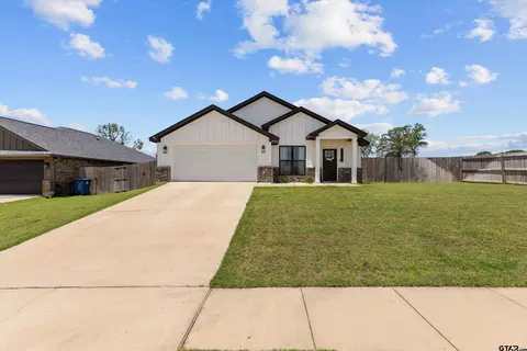17221 Crossing Cir, Lindale, TX 75771