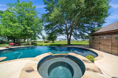 4911 Sunrise Dr, Chandler, TX 75758