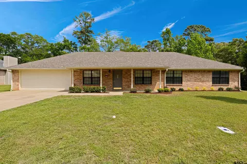 605 Briarwood Dr, Gladewater, TX 75647