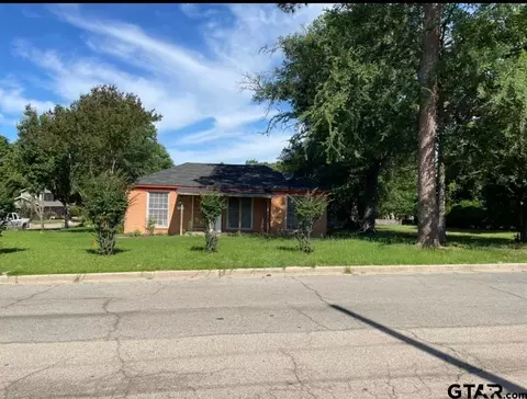 601 N Newsom St, Mineola, TX 75773
