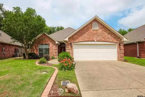 5816 Hollybrook Dr, Tyler, TX 75703