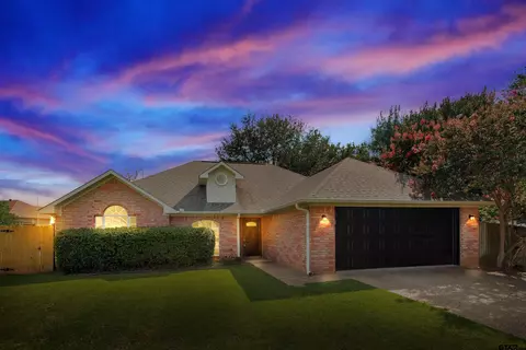 1309 Lakeside Ct, Lindale, TX 75771