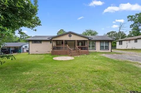 135 Gardner Dr, Palestine, TX 75803