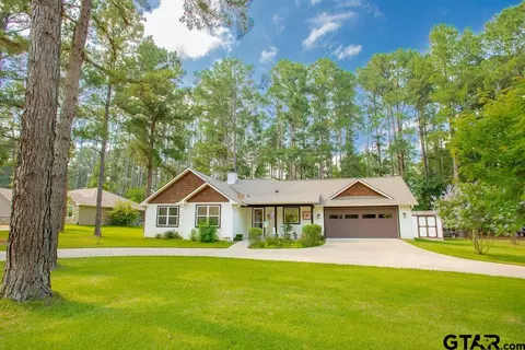 711 N Green Meadow Trl, Holly Lake Ranch, TX 75765