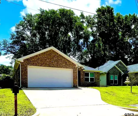 641 Hays Ave, Mount Pleasant, TX 75455