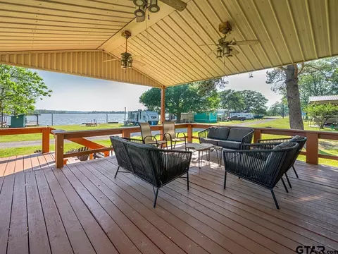 22090 Sportsmans Dr, Chandler, TX 75758