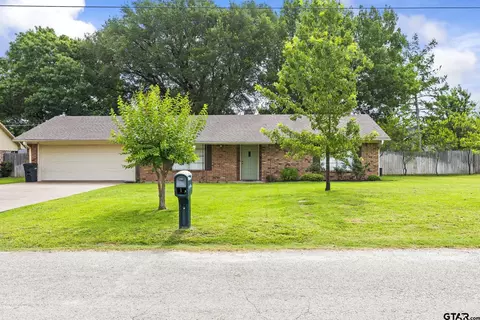 225 Helen Dr, Lindale, TX 75771
