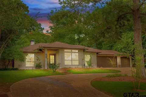555 Hideaway Ln E, Hideaway, TX 75771