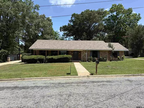 515 Dogwood Ln, Mount Pleasant, TX 75455