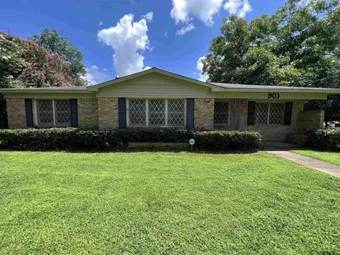 903 Shari Dr, Hughes Springs, TX 75656